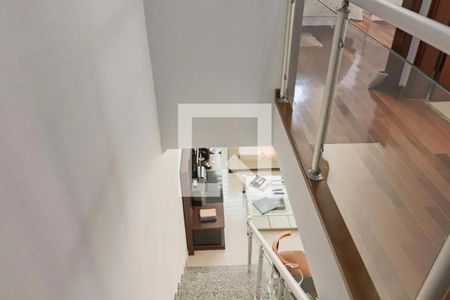 Casa de condomínio para alugar com 210m², 3 quartos e 2 vagasEscadas