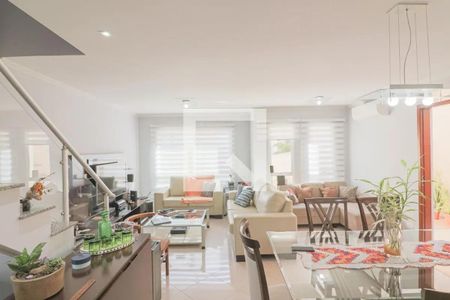Casa de condomínio para alugar com 210m², 3 quartos e 2 vagasSala