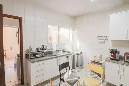 Casa de condomínio para alugar com 210m², 3 quartos e 2 vagasCozinha