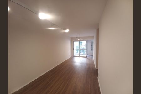 Apartamento à venda com 75m², 2 quartos e 1 vaga Apartamento à venda com 75m², 2 quartos e 1 vagaSala