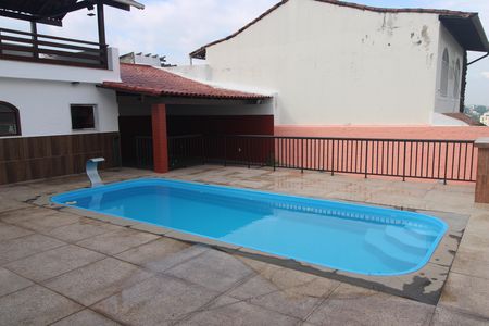 Casa de condomínio para alugar com 243m², 2 quartos e 1 vagaPiscina
