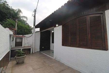 Casa de condomínio para alugar com 243m², 2 quartos e 1 vagaFrente da casa