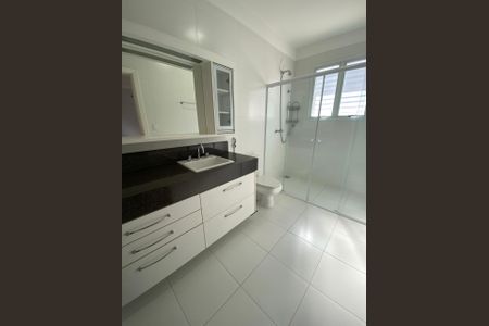 Casa de condomínio à venda com 436m², 4 quartos e 4 vagas