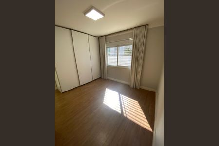 Casa de condomínio à venda com 436m², 4 quartos e 4 vagas