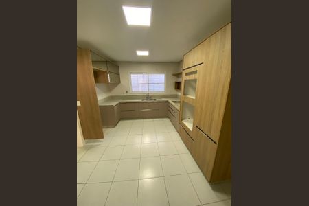 Casa de condomínio à venda com 436m², 4 quartos e 4 vagas