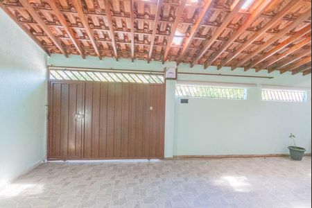 Casa à venda com 200m², 2 quartos e 2 vagas
