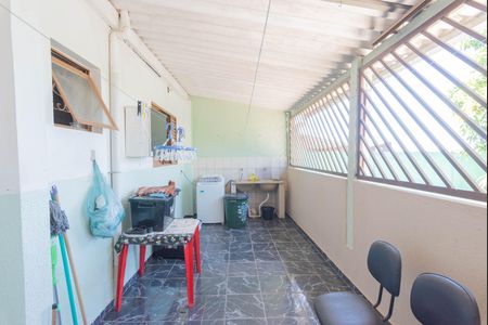 Casa à venda com 200m², 2 quartos e 2 vagas