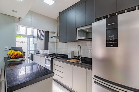 Apartamento à venda com 105m², 3 quartos e 2 vagas Apartamento à venda com 105m², 3 quartos e 2 vagasCozinha e Área de Serviço