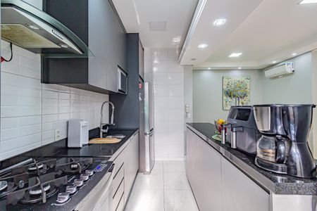 Apartamento à venda com 105m², 3 quartos e 2 vagas Apartamento à venda com 105m², 3 quartos e 2 vagasCozinha e Área de Serviço
