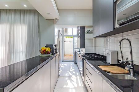 Apartamento à venda com 105m², 3 quartos e 2 vagas Apartamento à venda com 105m², 3 quartos e 2 vagasCozinha e Área de Serviço