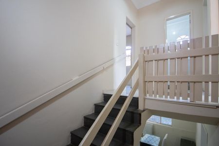 Casa à venda com 96m², 3 quartos e 1 vaga Casa à venda com 96m², 3 quartos e 1 vagaEscada