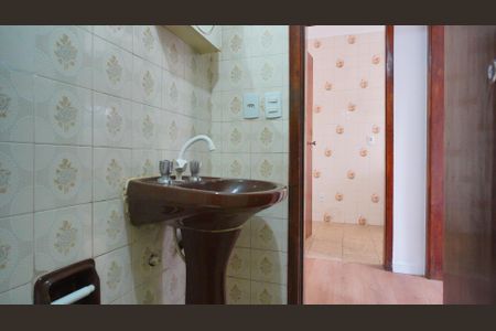 Banheiro  de apartamento para alugar com 1 quarto, 40m² em Bom Jesus, Porto Alegre