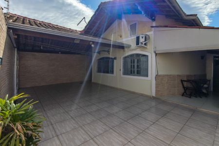 Casa para alugar com 146m², 2 quartos e 3 vagas Casa para alugar com 146m², 2 quartos e 3 vagasGaragem