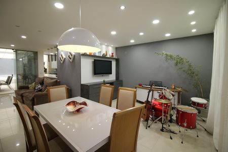 Sala de casa à venda com 3 quartos, 340m² em Pechincha, Rio de Janeiro