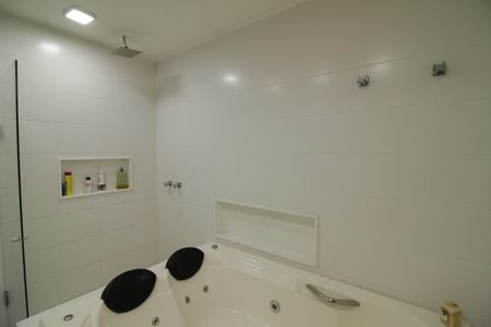 Casa à venda com 340m², 3 quartos e 2 vagasBanheiro da Suíte 2