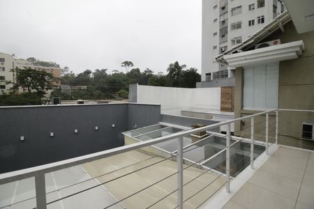 Casa à venda com 340m², 3 quartos e 2 vagasVaranda da suíte 1 e 2