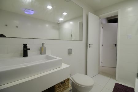 Casa à venda com 340m², 3 quartos e 2 vagasBanheiro da Suíte 2