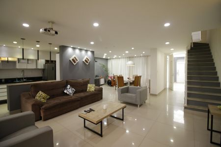 Sala de casa à venda com 3 quartos, 340m² em Pechincha, Rio de Janeiro