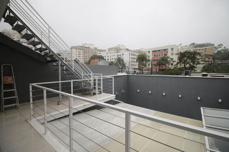 Casa à venda com 340m², 3 quartos e 2 vagasVaranda da suíte 1 e 2