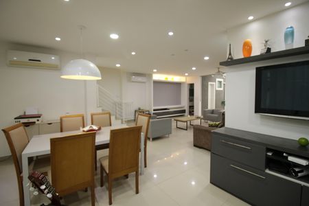 Casa à venda com 340m², 3 quartos e 2 vagasSala