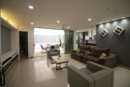 Casa à venda com 340m², 3 quartos e 2 vagasSala