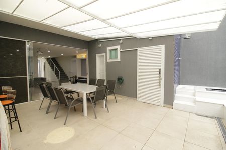 Casa à venda com 340m², 3 quartos e 2 vagasQuintal