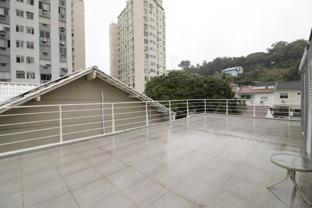 Casa à venda com 340m², 3 quartos e 2 vagasTerraço
