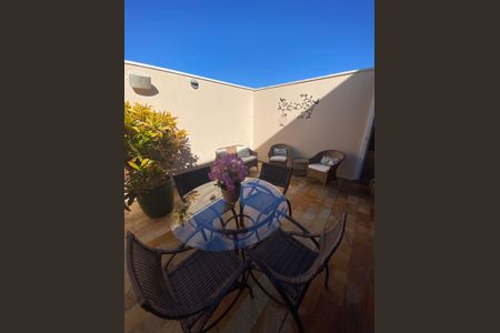 Casa de condomínio à venda com 178m², 3 quartos e 4 vagas