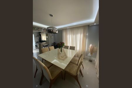 Casa de condomínio à venda com 178m², 3 quartos e 4 vagas