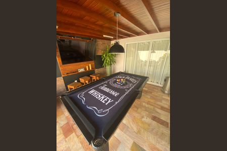 Casa de condomínio à venda com 178m², 3 quartos e 4 vagas