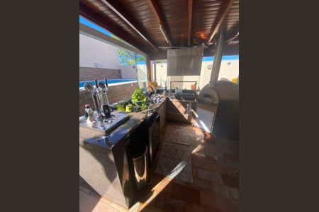 Casa de condomínio à venda com 178m², 3 quartos e 4 vagas