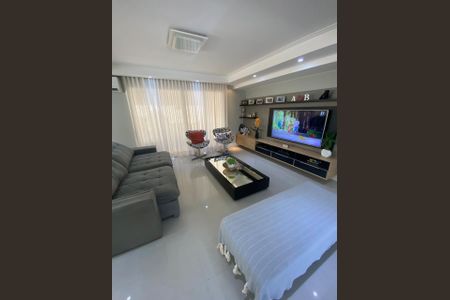 Casa de condomínio à venda com 178m², 3 quartos e 4 vagas