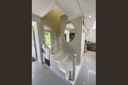 Casa de condomínio à venda com 178m², 3 quartos e 4 vagas
