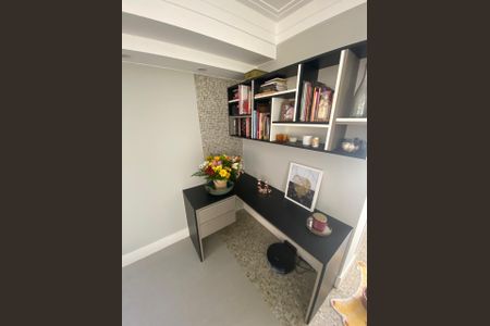 Casa de condomínio à venda com 178m², 3 quartos e 4 vagas