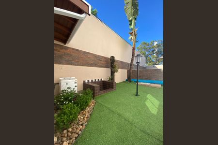 Casa de condomínio à venda com 178m², 3 quartos e 4 vagas