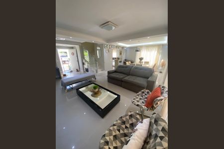 Casa de condomínio à venda com 178m², 3 quartos e 4 vagas