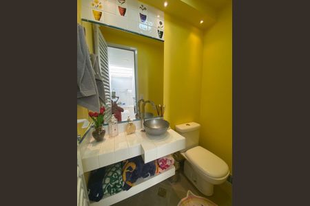 Casa de condomínio à venda com 178m², 3 quartos e 4 vagas
