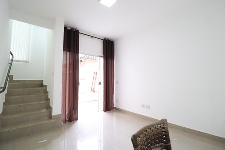 Casa de condomínio para alugar com 70m², 2 quartos e 1 vagaSala