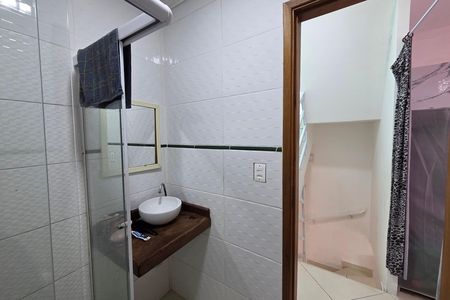 Banheiro de casa de condomínio para alugar com 1 quarto, 60m² em Cidade Ocian, Praia Grande
