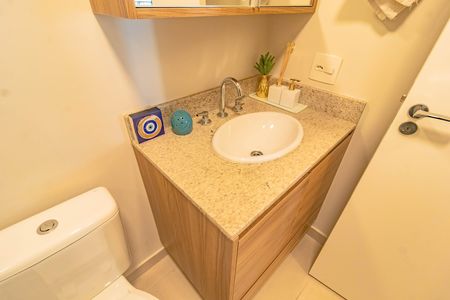Apartamento à venda com 69m², 2 quartos e 1 vaga Apartamento à venda com 69m², 2 quartos e 1 vagaBanheiro social