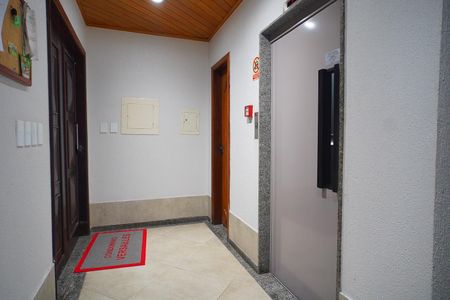 Apartamento para alugar com 214m², 4 quartos e 2 vagas Apartamento para alugar com 214m², 4 quartos e 2 vagasHall de entrada