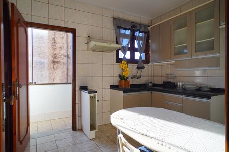 Apartamento para alugar com 214m², 4 quartos e 2 vagas Apartamento para alugar com 214m², 4 quartos e 2 vagasCozinha