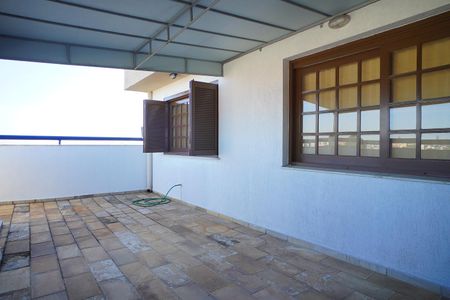 Apartamento para alugar com 214m², 4 quartos e 2 vagas Apartamento para alugar com 214m², 4 quartos e 2 vagasTerraço