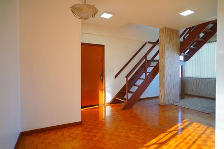Apartamento para alugar com 214m², 4 quartos e 2 vagas Apartamento para alugar com 214m², 4 quartos e 2 vagasSala