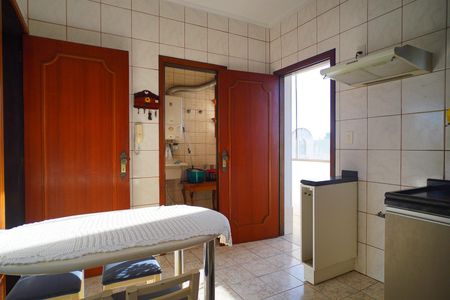 Apartamento para alugar com 214m², 4 quartos e 2 vagas Apartamento para alugar com 214m², 4 quartos e 2 vagasCozinha.