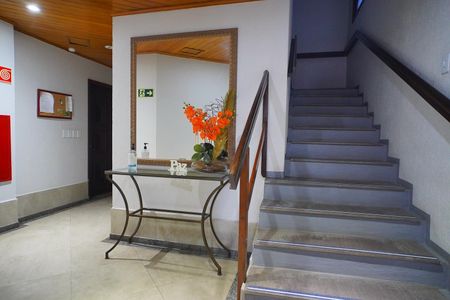 Apartamento para alugar com 214m², 4 quartos e 2 vagas Apartamento para alugar com 214m², 4 quartos e 2 vagasHall de entrada