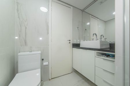 Apartamento à venda com 94m², 3 quartos e 2 vagas Apartamento à venda com 94m², 3 quartos e 2 vagasBanheiro Social