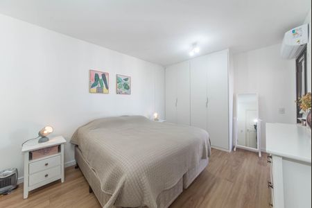 Apartamento à venda com 94m², 3 quartos e 2 vagas Apartamento à venda com 94m², 3 quartos e 2 vagasSuite