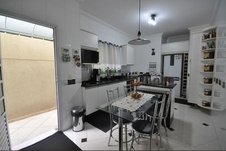Casa à venda com 133m², 3 quartos e 2 vagasCozinha