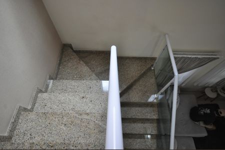 Casa à venda com 133m², 3 quartos e 2 vagasEscada